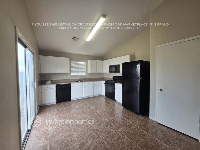 Photo - 5912 Trumbull St