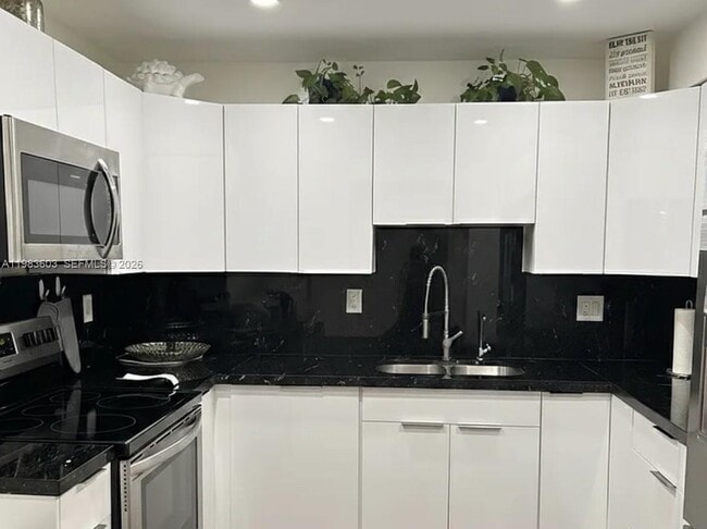 Photo - 2450 NE 135th St Unit 103