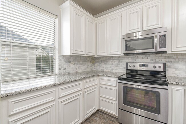 Photo - 1729 Tuam St