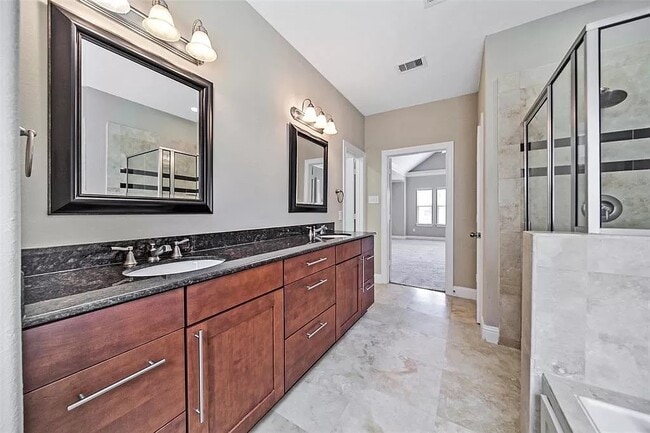 Photo - 1033 W 23rd St