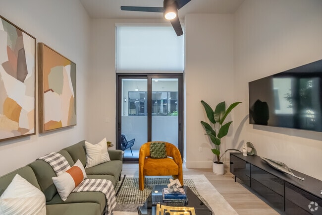 2BR, 2BA - 993SF - Living Room