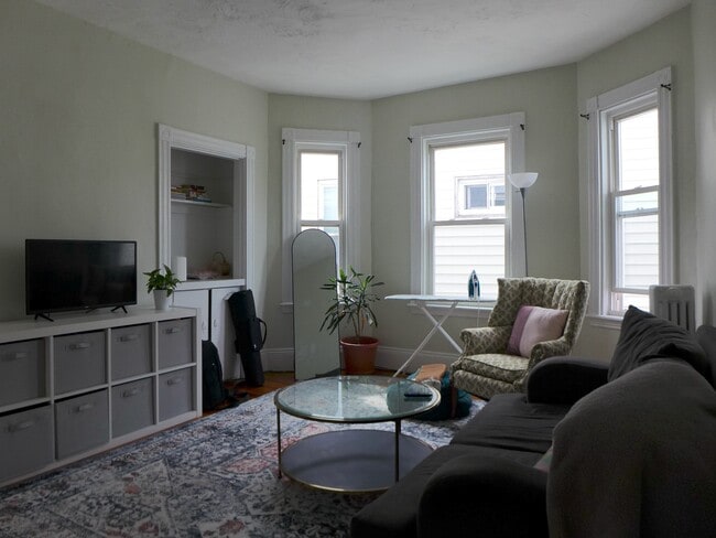 Building Photo - 388 Washington St Unit n