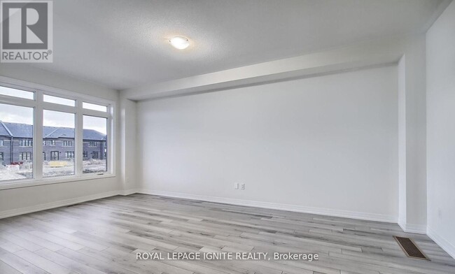 Photo - 1079 Cameo St