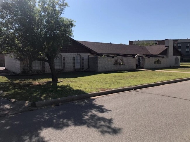 Building Photo - 420 Cypress St