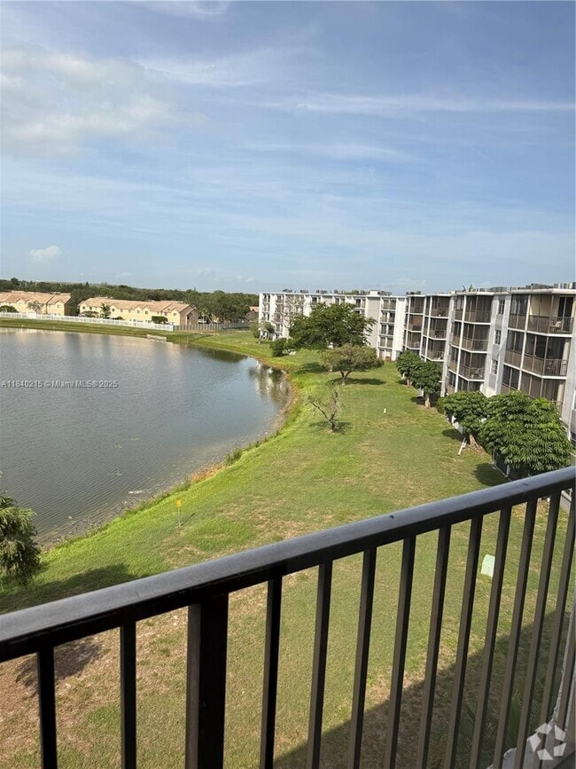Building Photo - 8600 N Sherman Cir Unit 507 Rental