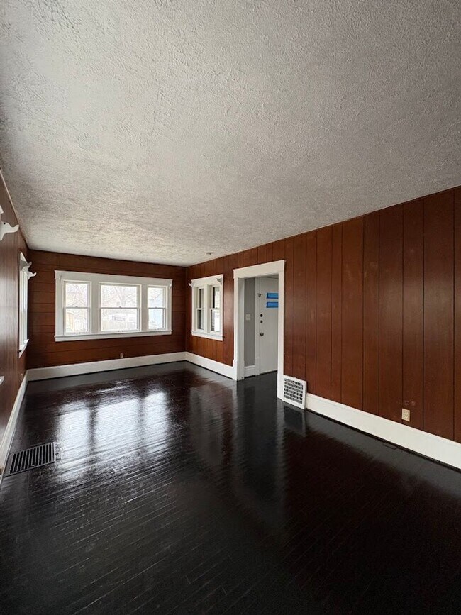 Photo - Beautifully finished 3 bedroom home for rent - Akron OH