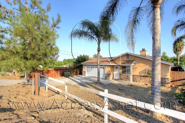 Photo - Charming Single-Story Home With 3 Bed/2 Bath In A Quiet Canyon Lake Cul-de-Sac!