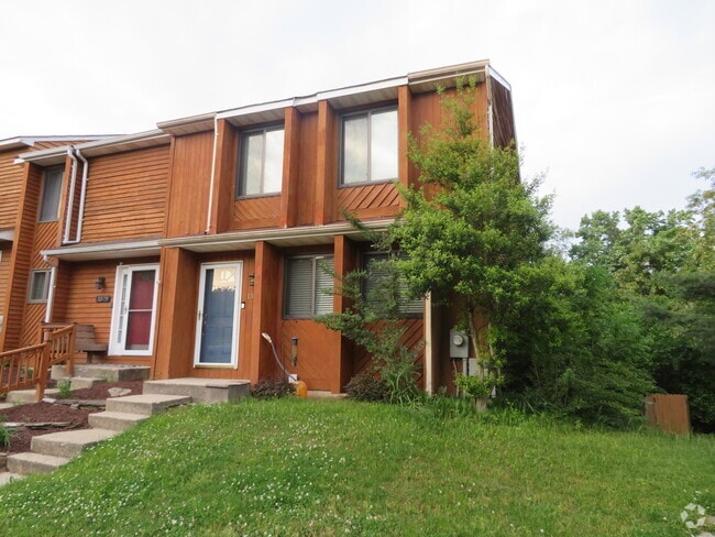 Building Photo - 1381 Hazel Nut Ct Unit Lower Level Rental