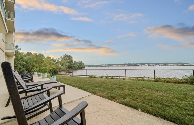 Parque con vista al río - 501 Slaters Ln Unidad 508