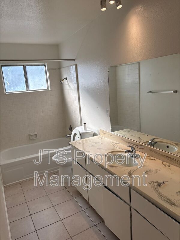 Photo - 2000 G St Unit 4