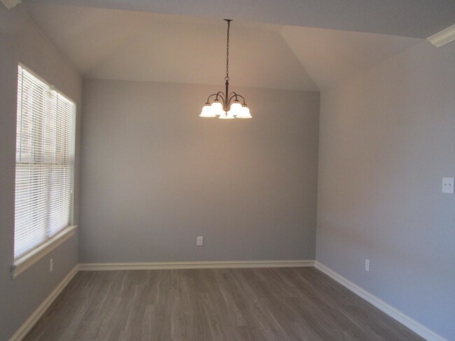 Dining Area - 1323 Springhill Rd