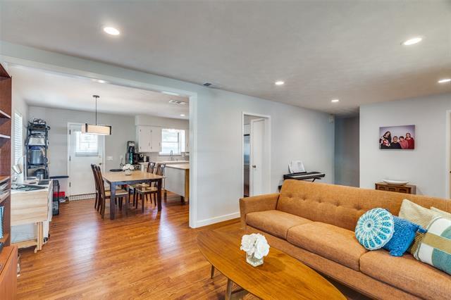 Photo - 9222 Livenshire Dr
