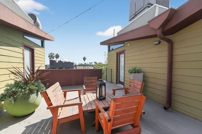 Photo - 1418 Innes Pl