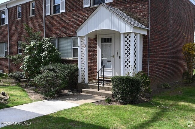Building Photo - 16 Manor Dr Rental