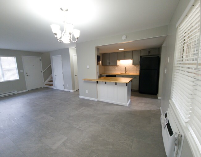 Building Photo - 701 N Main St Unit B Rental