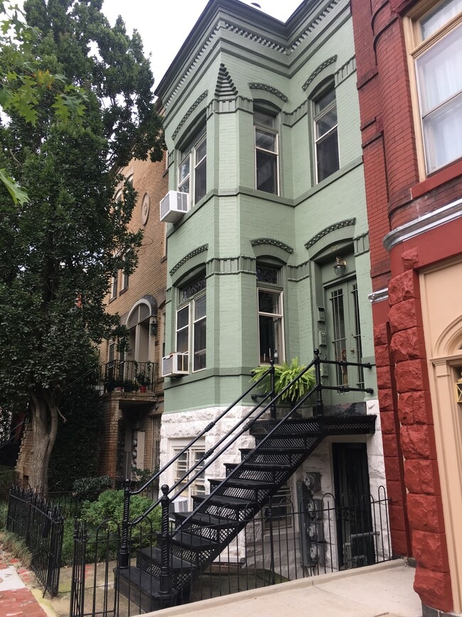 Photo - 219 C St NE Unit 2