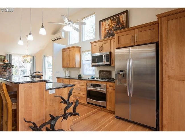 Photo - 325 E 31st Ave