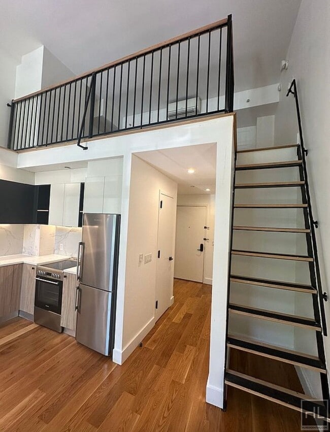 Photo - Bruckner Boulevard Unit 5V