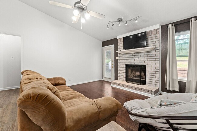 Photo - Cute & Cozy 3 Bdrm 2 Bath
