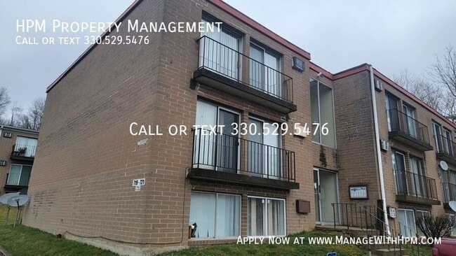 Building Photo - 719 E Waterloo Rd Unit A