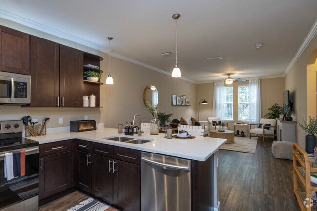 The Retreat - Entrance - The Oasis at Highwoods Preserve