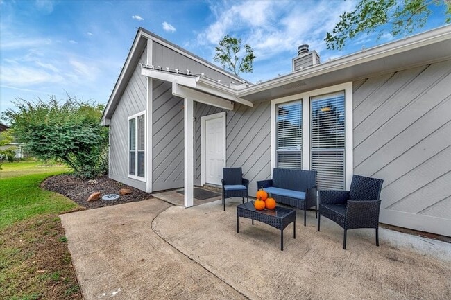 Photo - 2610 Loganberry Cir