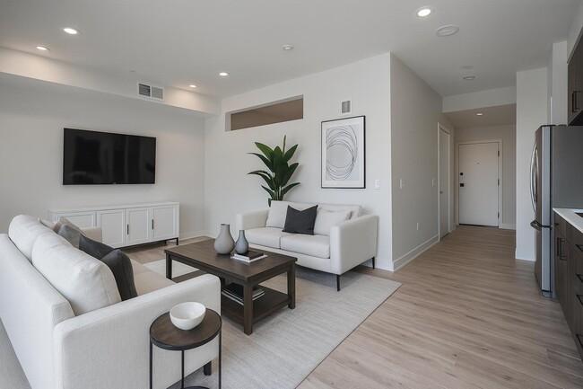 Photo - 615 W Peace St