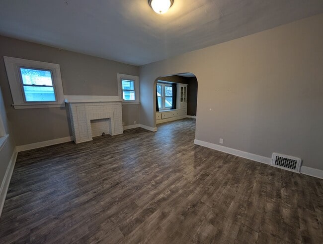 Photo - 2184 Wascana Ave