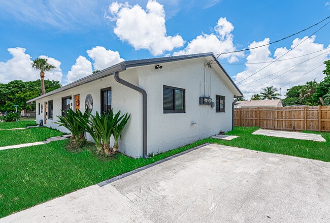 Building Photo - 2015 Wilkins Ave Rental