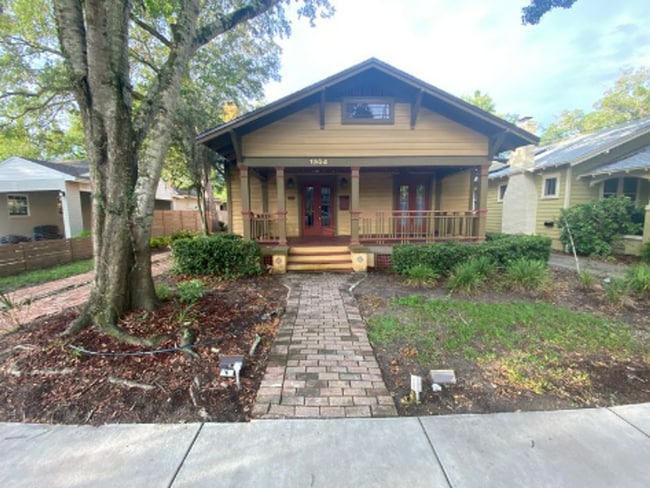 Building Photo - 3 Bedroom 2 Bath in Historic Orlando for RENT!