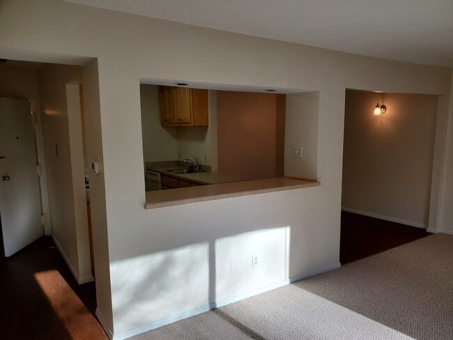 Photo - Clinton House Apartments Unit H-28