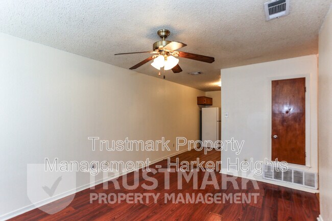 Photo - 220 Gibson St Unit B
