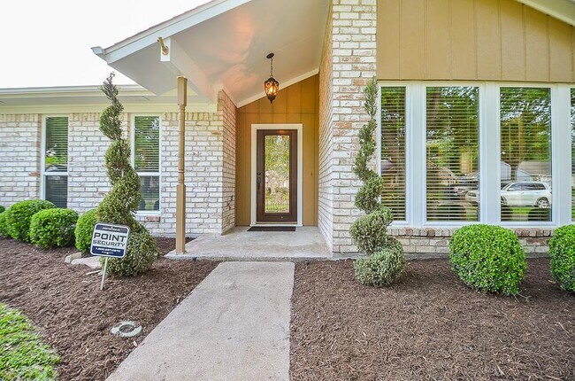 2815 Manila Ln