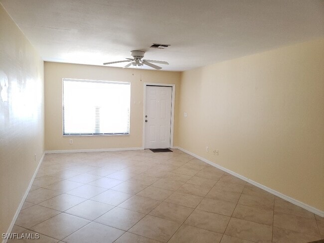 Building Photo - 4964 Vincennes St Unit 105