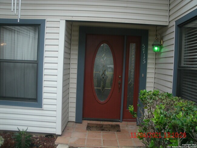 Photo - 5715 Oolooteka Dr