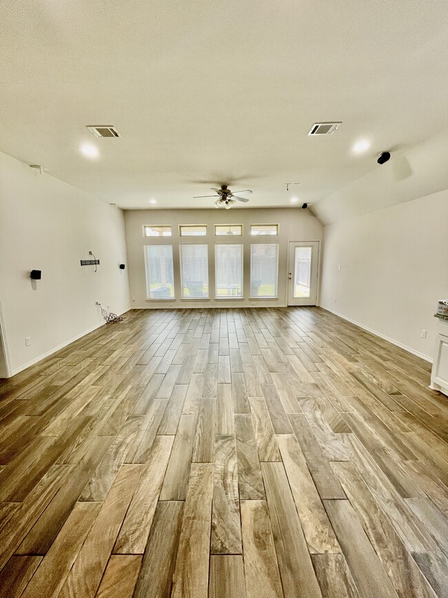 Photo - 9133 Yearling St