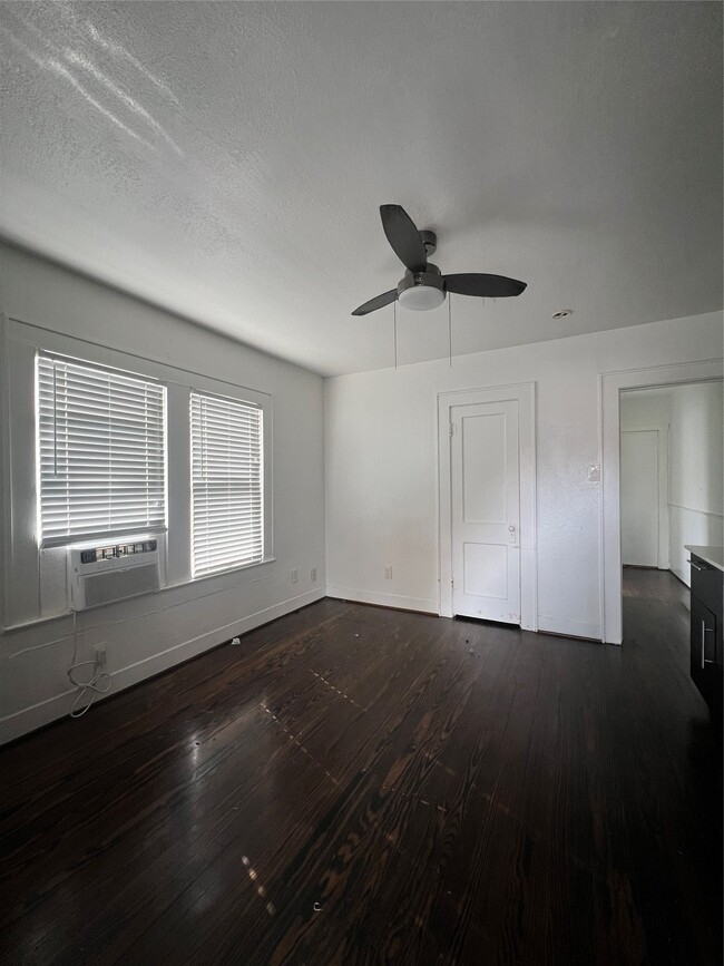 Building Photo - 607 Enid St Unit 2