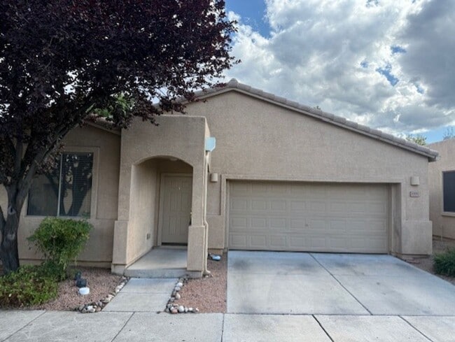Building Photo - 3 Bed 2 Bath Available Now!! Contact Prope... Rental