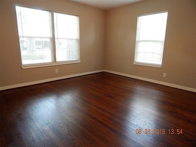 Photo - 221 W 44th St Casa