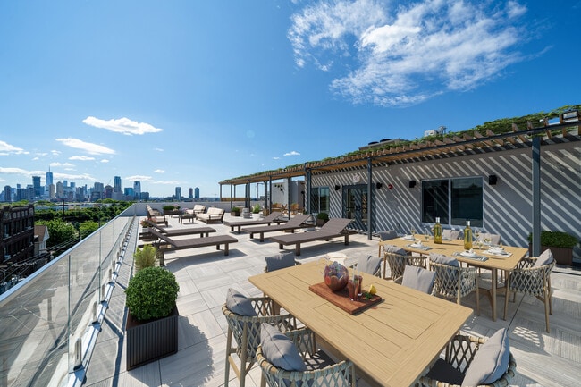 Photo - 65 Newkirk St