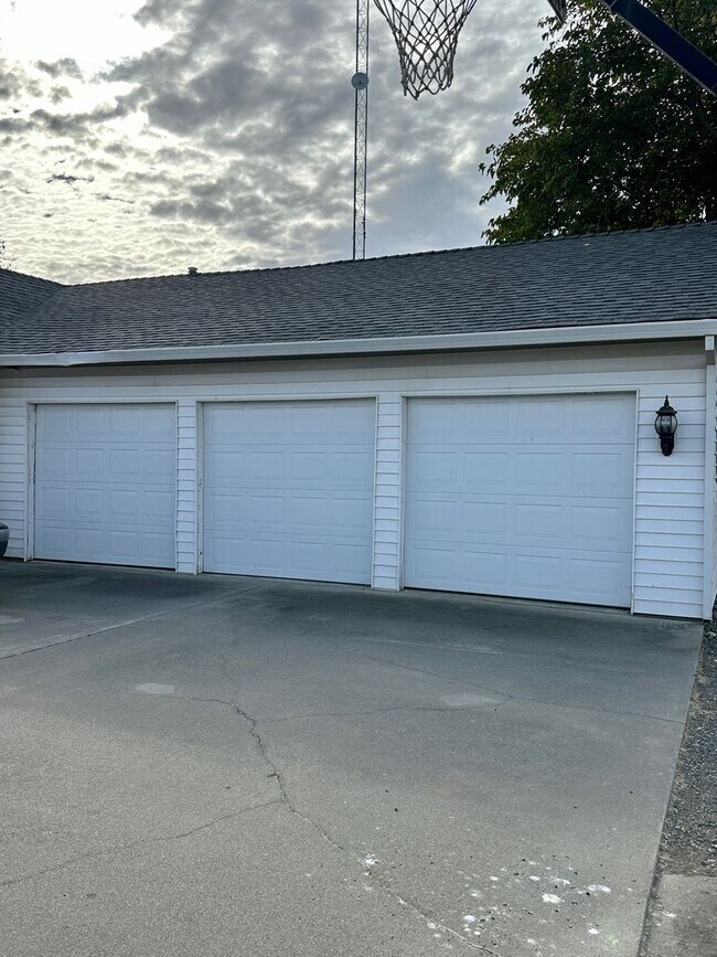 Photo - Beautiful Country Home! With Bonus Office/...