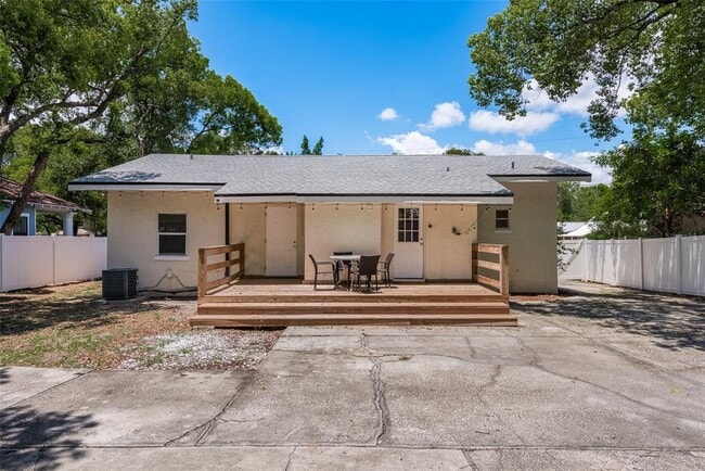 Photo - 206 W Warren Ave