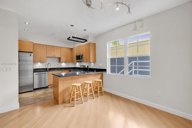 305 Jefferson Ave Unit 2