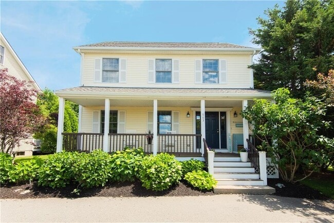 Photo - 663 Aquidneck Ave Apartment