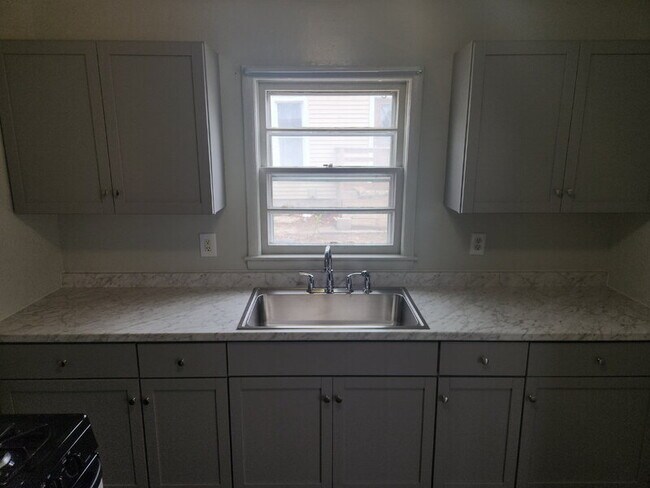 Photo - 290 E 17th St