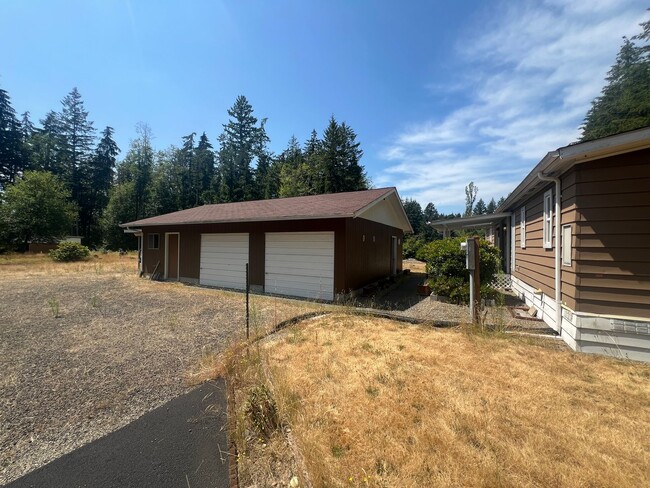 Photo - 1052 SE Deep Lake Rd