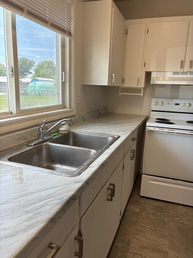 Photo - 658 Oriental Ave House