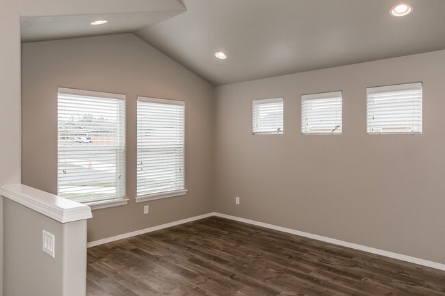 Photo - Beautiful 3 bedroom tiny home in Cottage Grove- River Walk Village