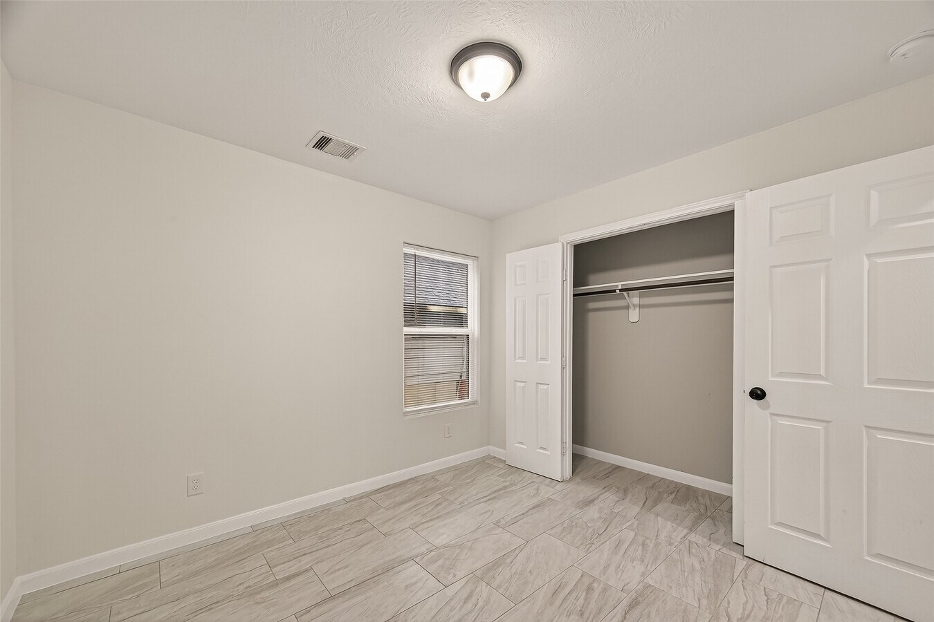 Photo - 4302 Hirsch Rd