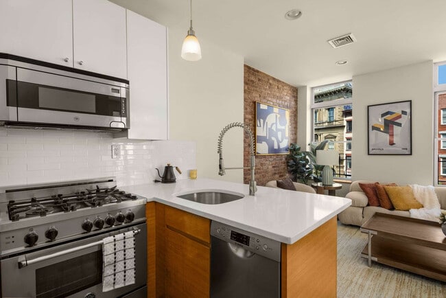 Photo - 140 Broadway Unit ID1298277P